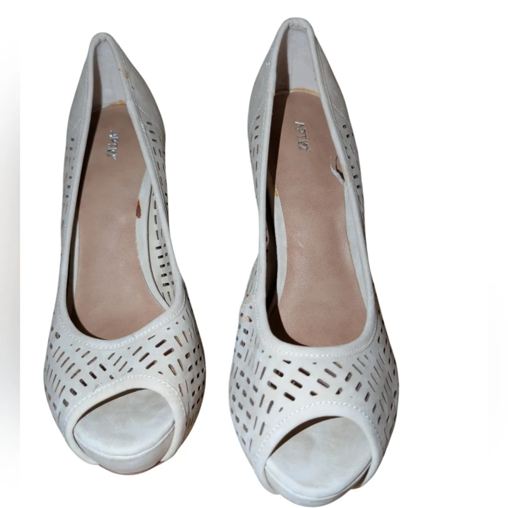 Apt 9 Cream Colored Stiletto Heels with Peep Toe